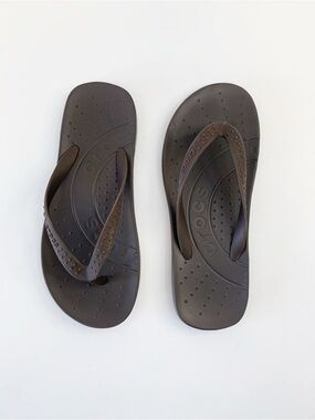 CROCS Kid's Crocband Flip Flop Sandals ~ J3 (2M/4W)